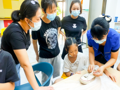 紅荔社區(qū)開展“收納小能手，巧手系鞋帶”孩子生活技能培訓(xùn)活動